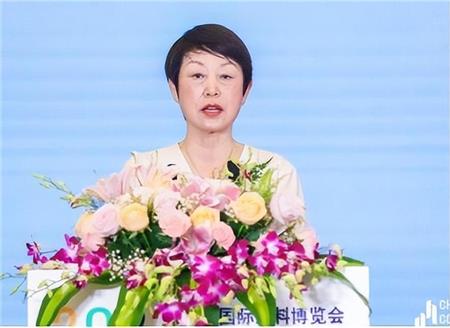 中国涂料工业协会名誉会长 孙莲英.jpg